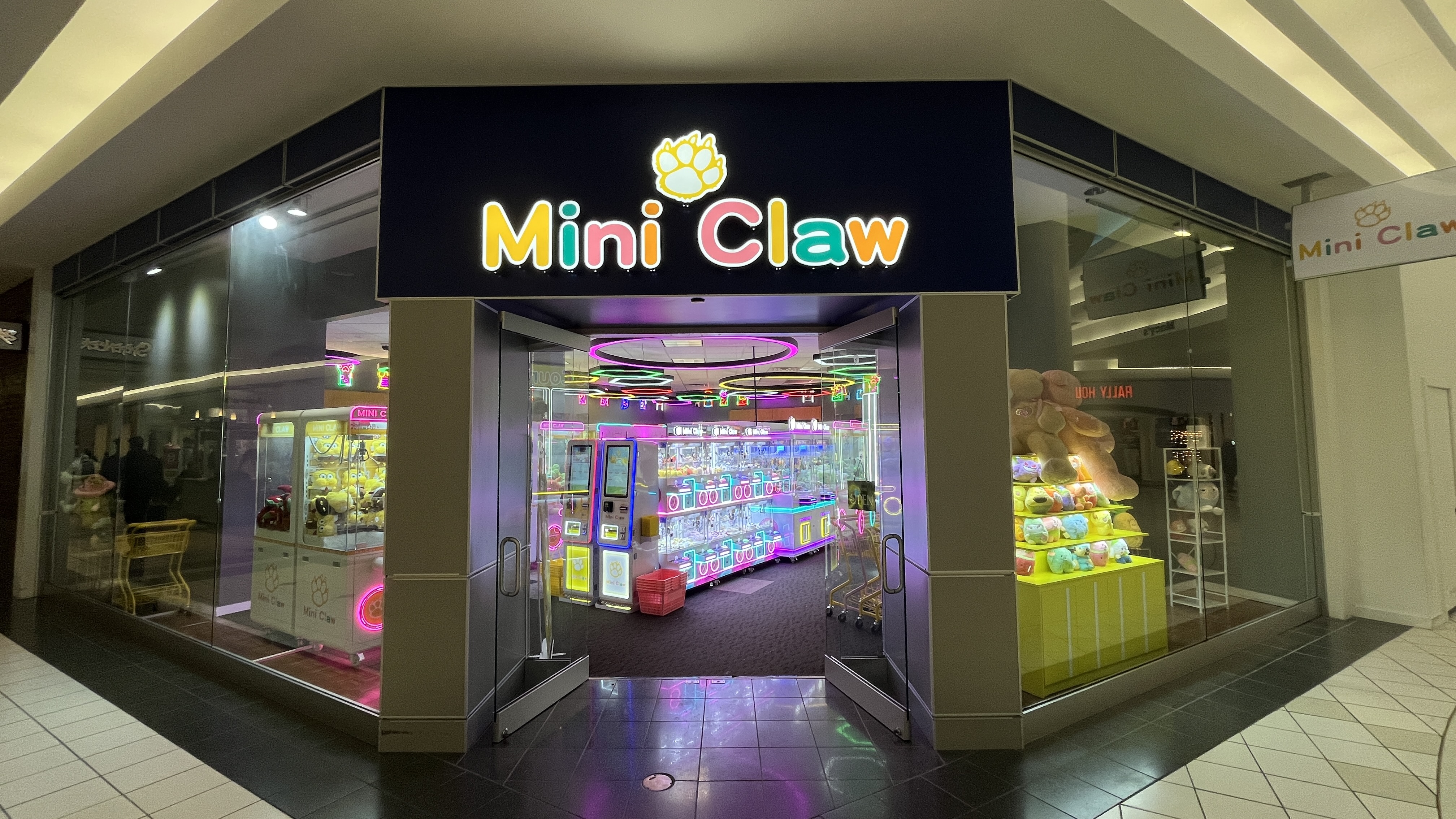 Mini Claw arcade store with claw machines and plush toys